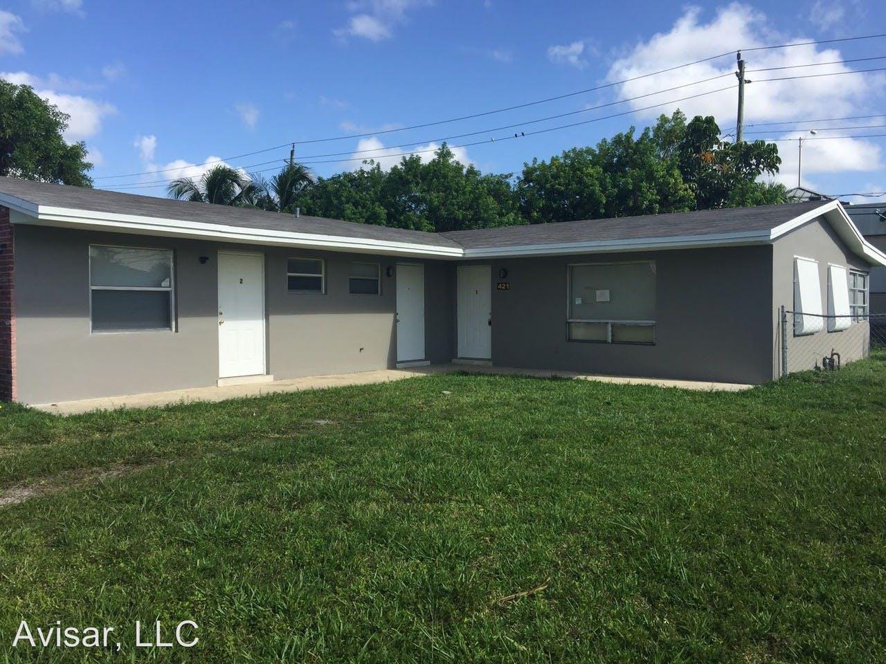 421 35 Court - Photo 1