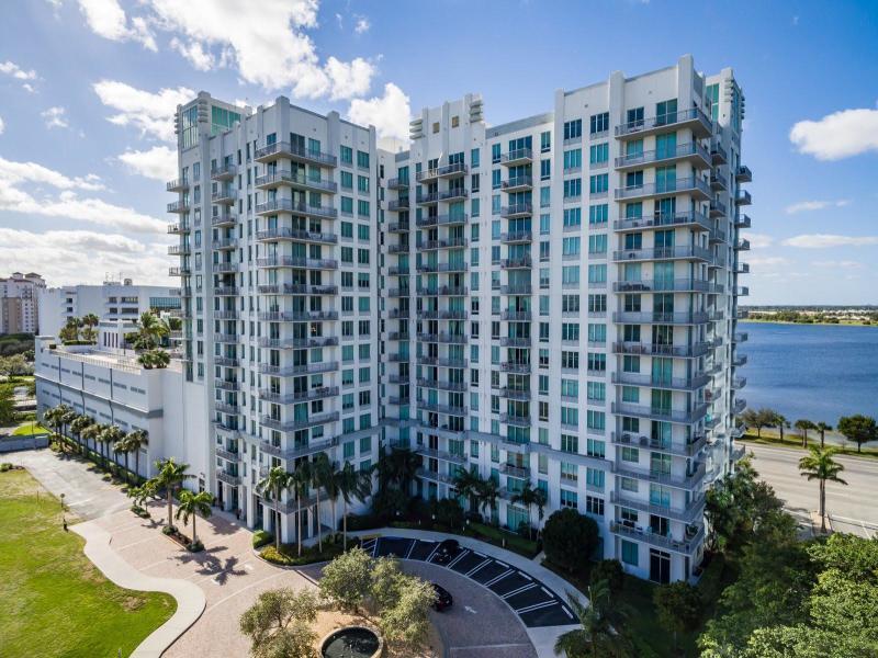 300 Australian Avenue - Photo 1