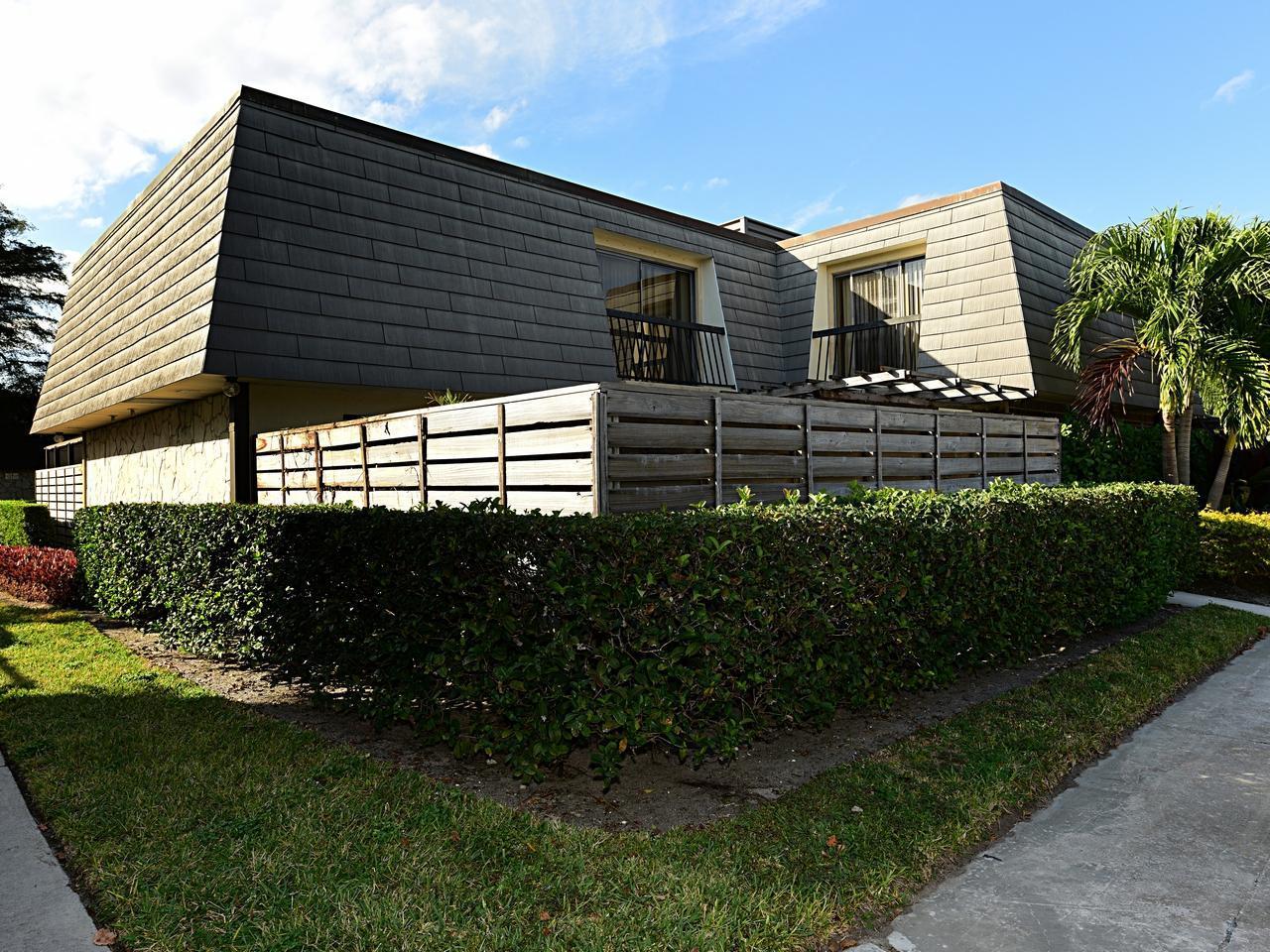 915 9th Terrace - Photo 1