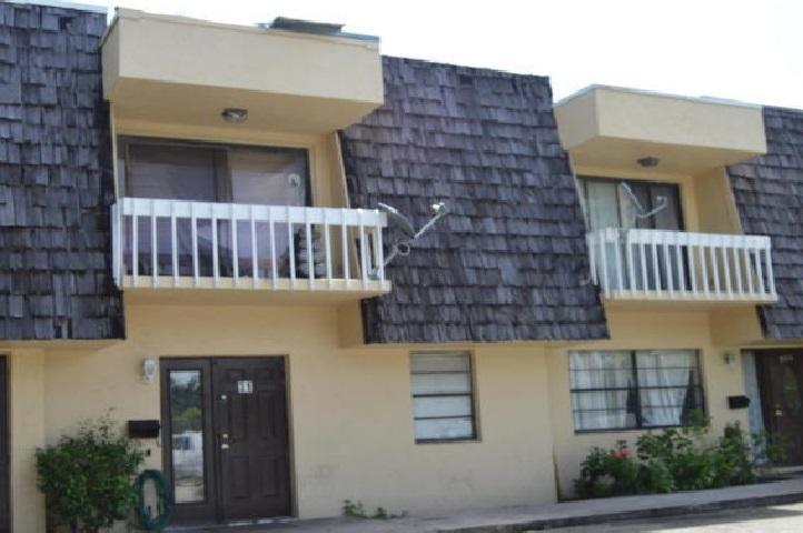 939 20th Court - Photo 1