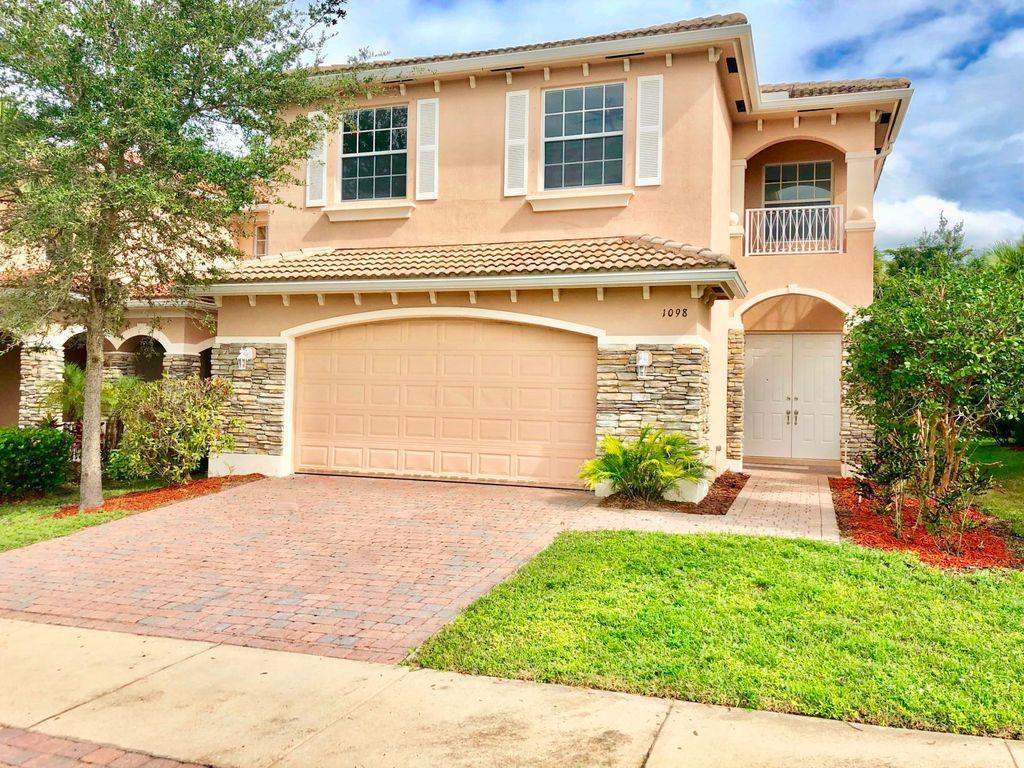 1098 Leonardo Circle - Photo 1