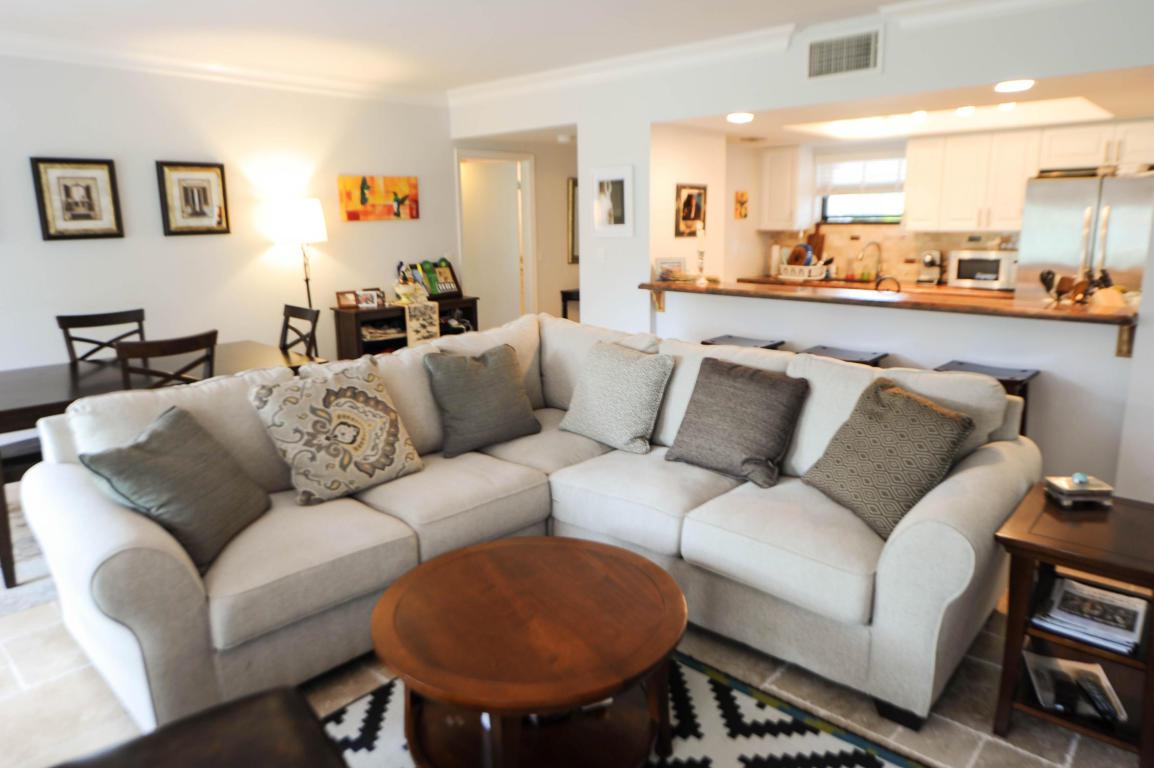 11863 Wimbledon Circle - Photo 1