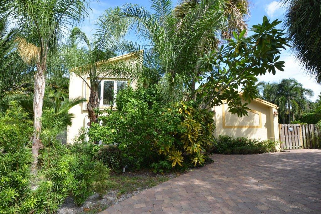 899 Periwinkle Street - Photo 1