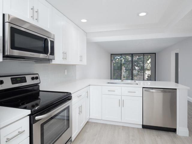 17 Royal Palm Way - Photo 1
