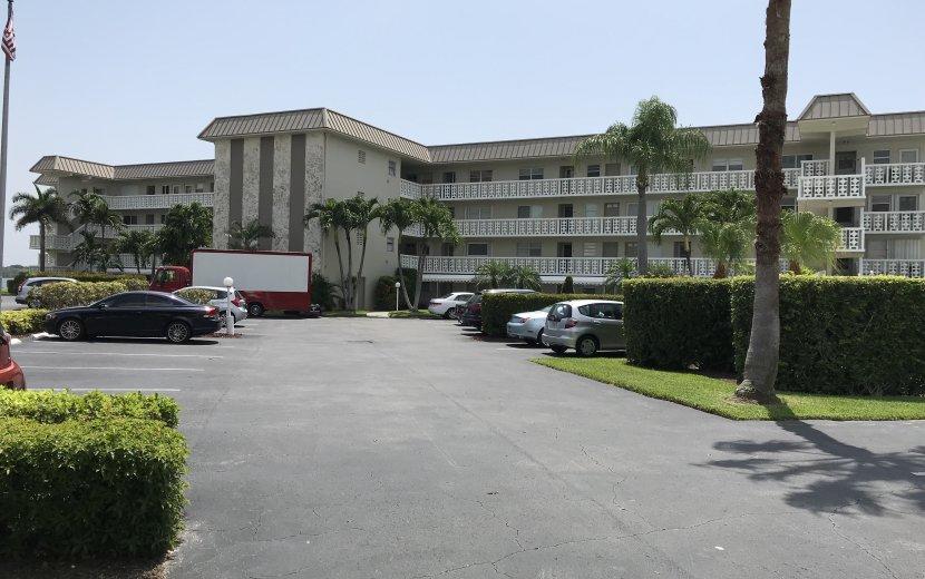 52 Yacht Clu Drive - Photo 1