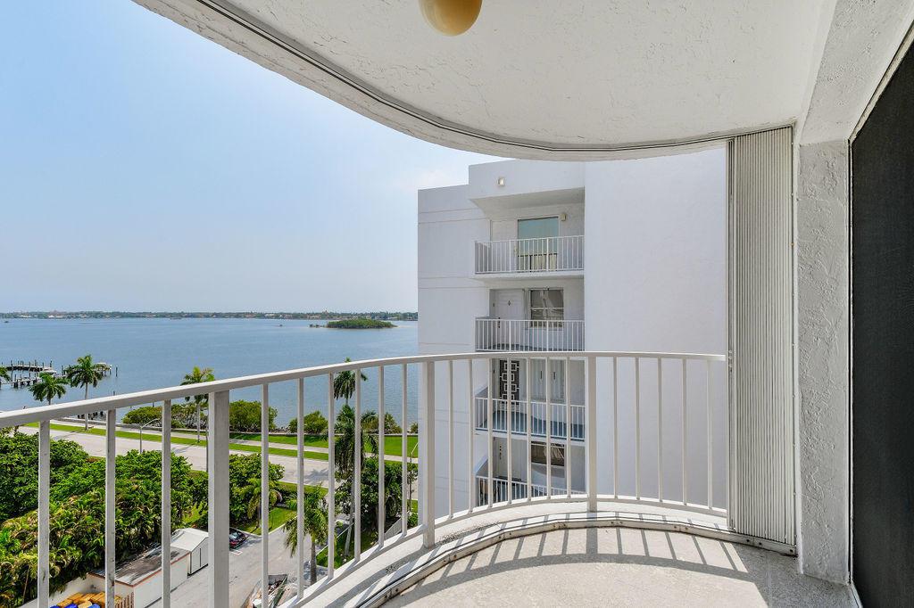 3901 Flagler Drive - Photo 1