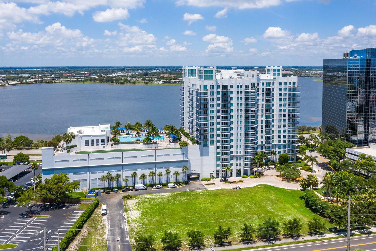 300 Australian Avenue - Photo 1