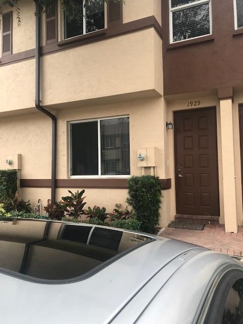 1929 Hibiscus Lane - Photo 1
