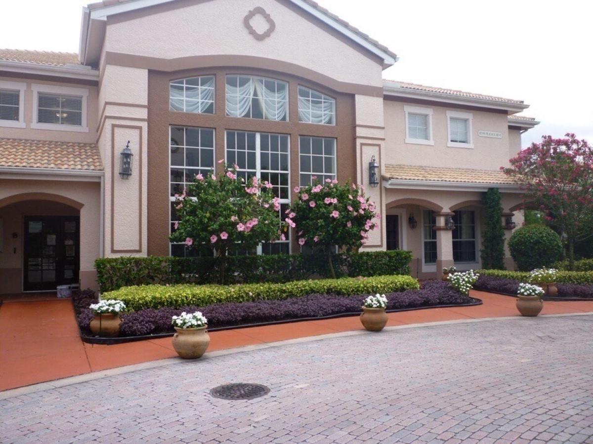 112 Peacock Boulevard - Photo 1