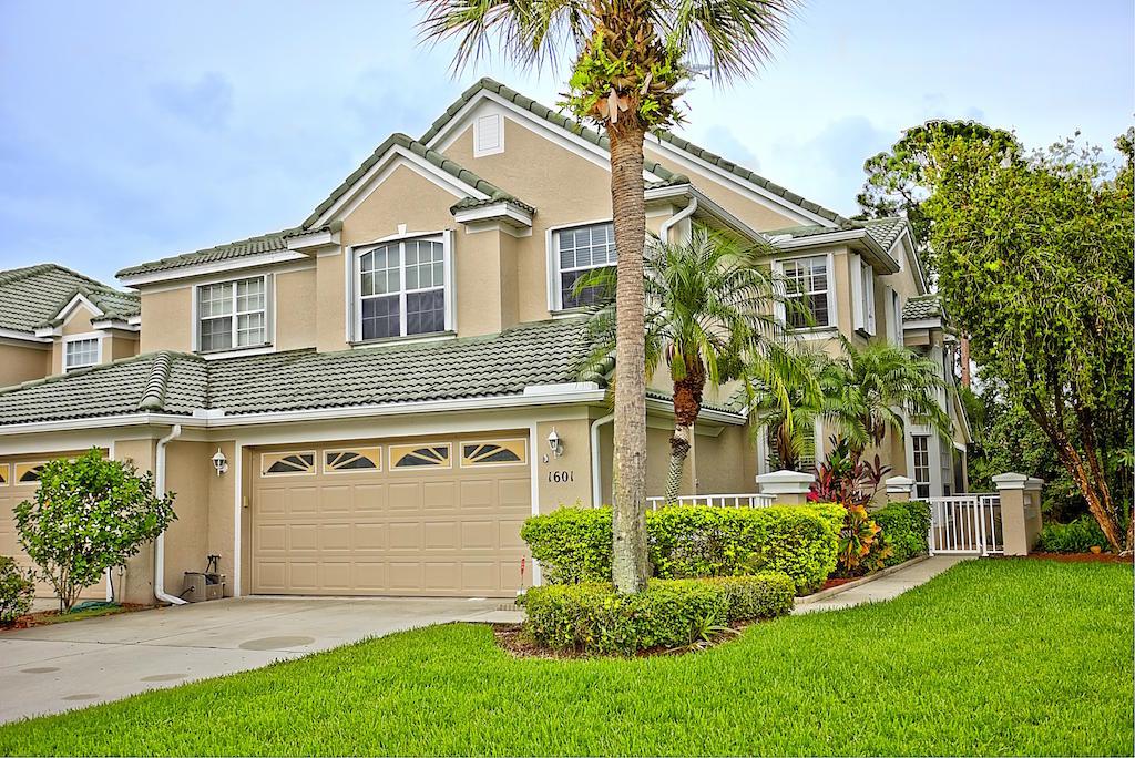 1601 Harbour Isles Circle - Photo 1