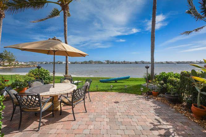 133 Las Brisas Circle - Photo 1