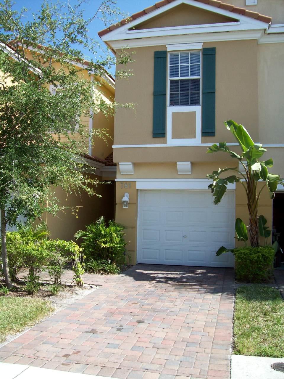 781 Pipers Cay Drive - Photo 1