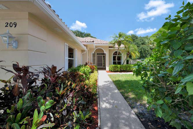 209 Tall Oaks Circle - Photo 1