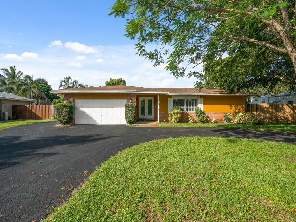 810 69th Terrace - Photo 1