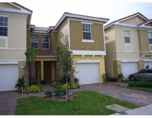 997 Pipers Cay Drive - Photo 1