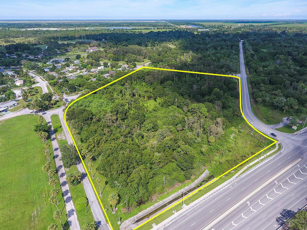 000 Warfield Boulevard - Photo 1