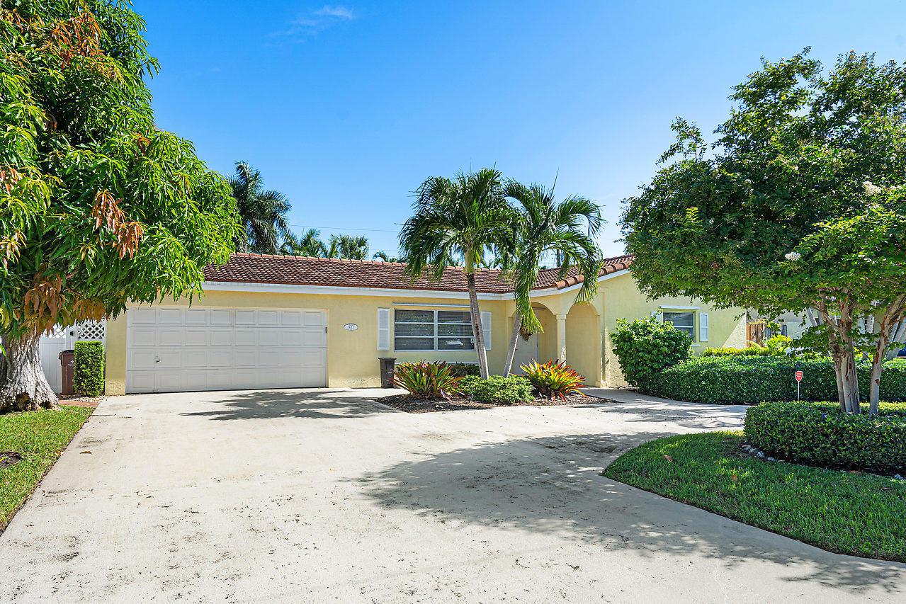 1633 5th Street - Photo 1