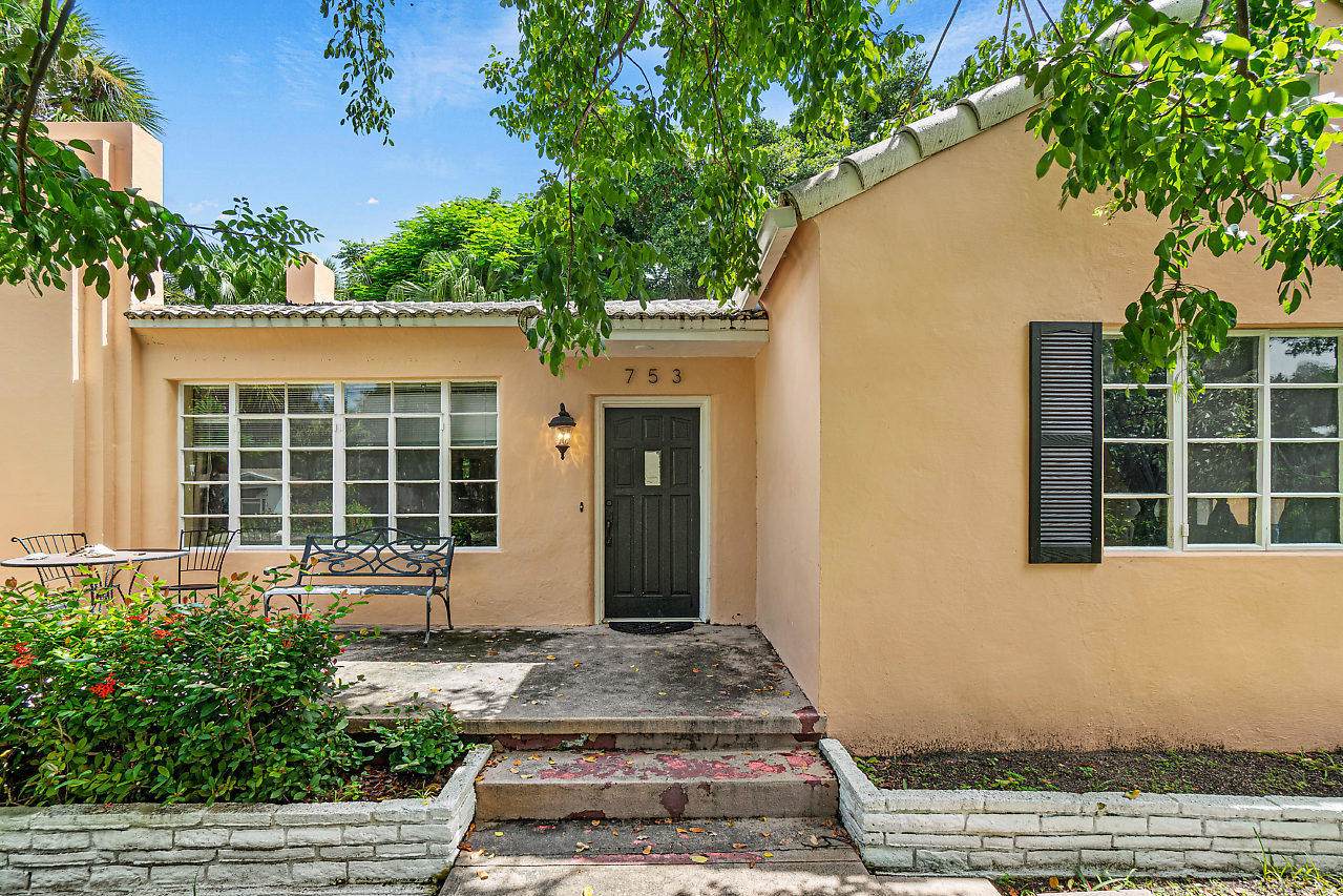 753 Park Drive - Photo 1