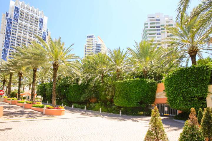 400 Pointe Drive - Photo 1