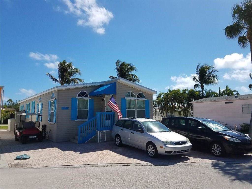 2101+2100 Nettles Boulevard - Photo 1