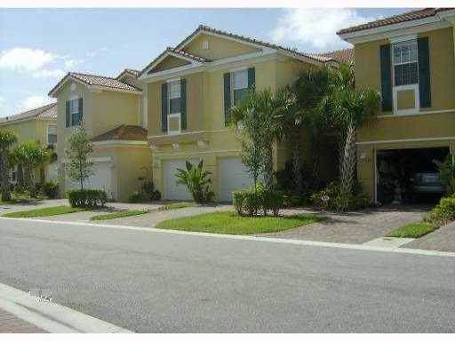 945 Pipers Cay Drive - Photo 1