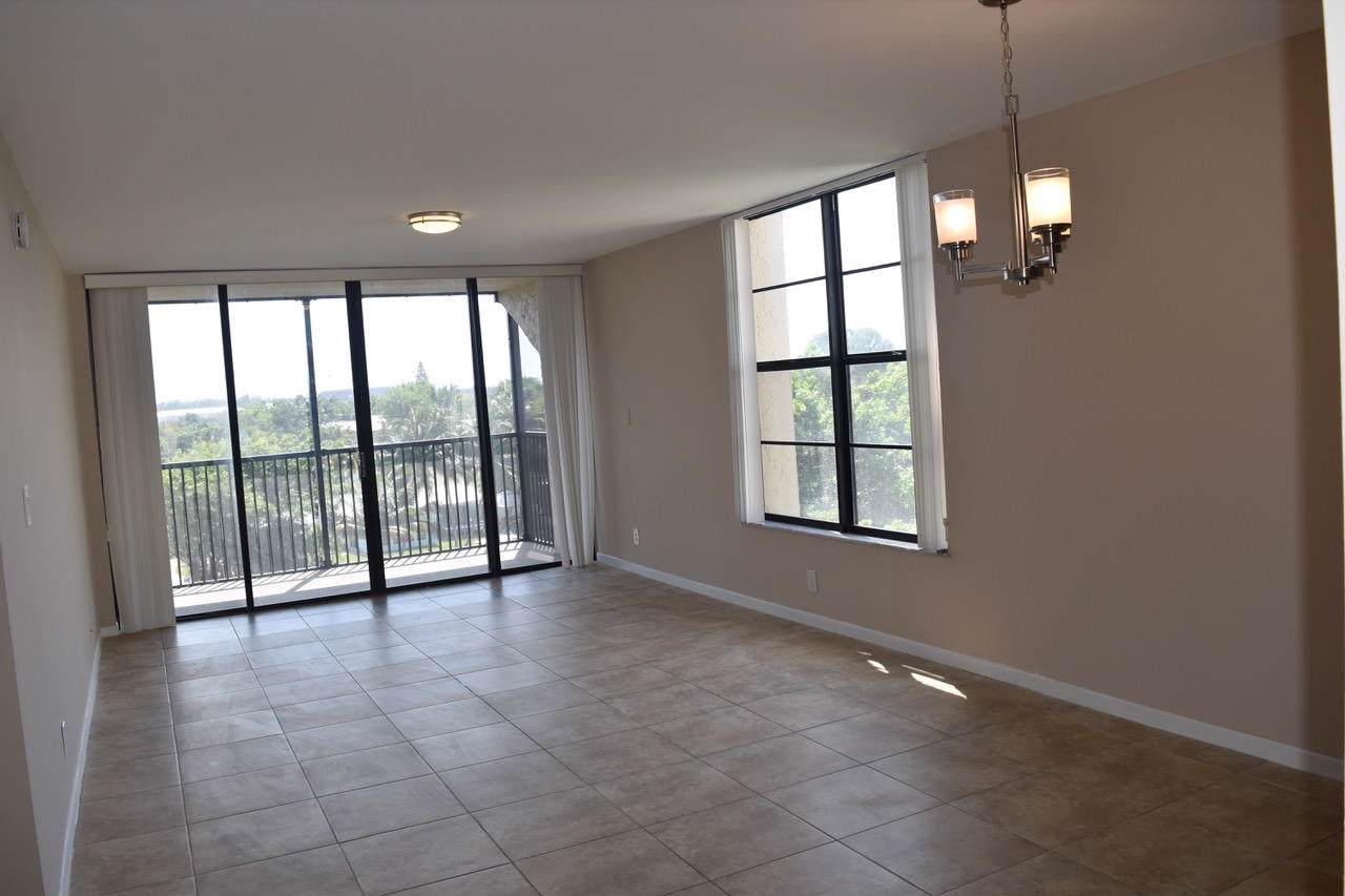 14 Royal Palm Way - Photo 1