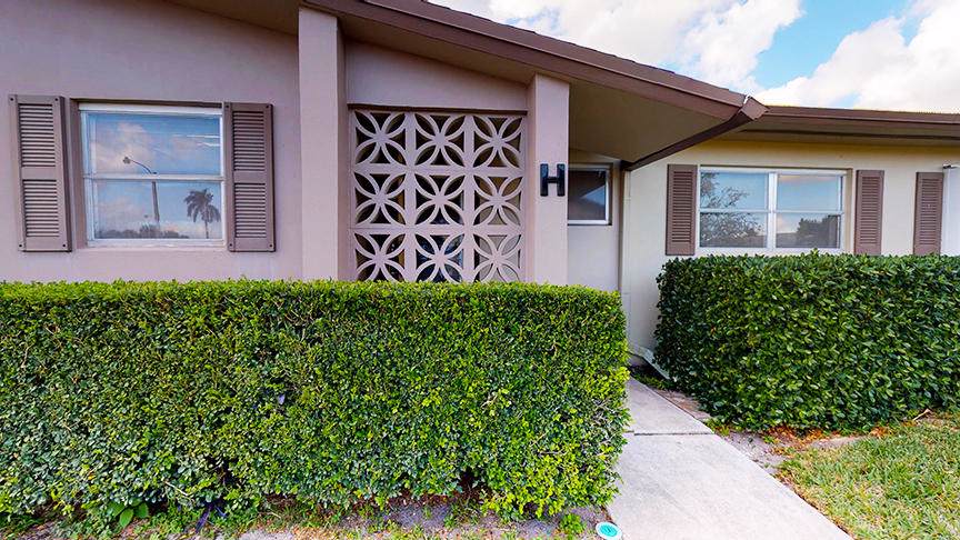 5263 Cresthaven Boulevard - Photo 1
