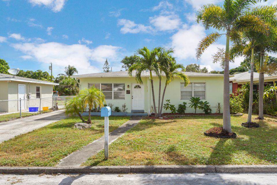 1324 M Street - Photo 1