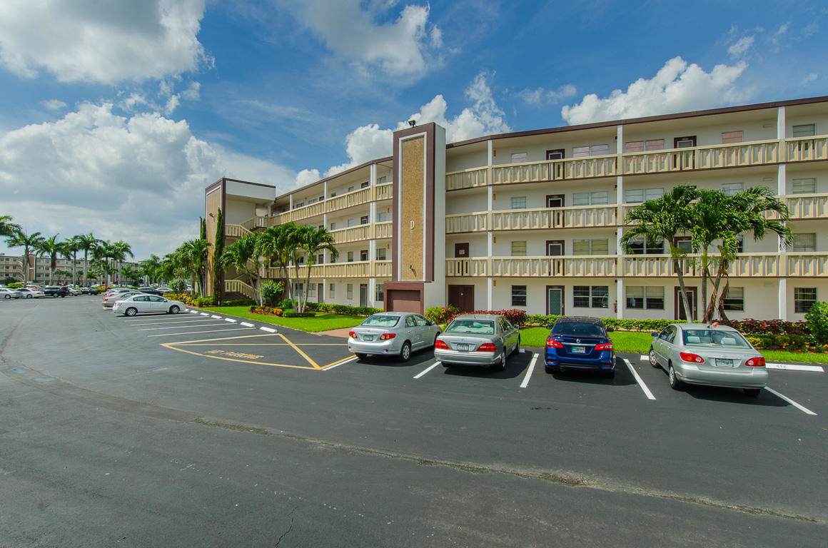 1063 Guildford D - Photo 1
