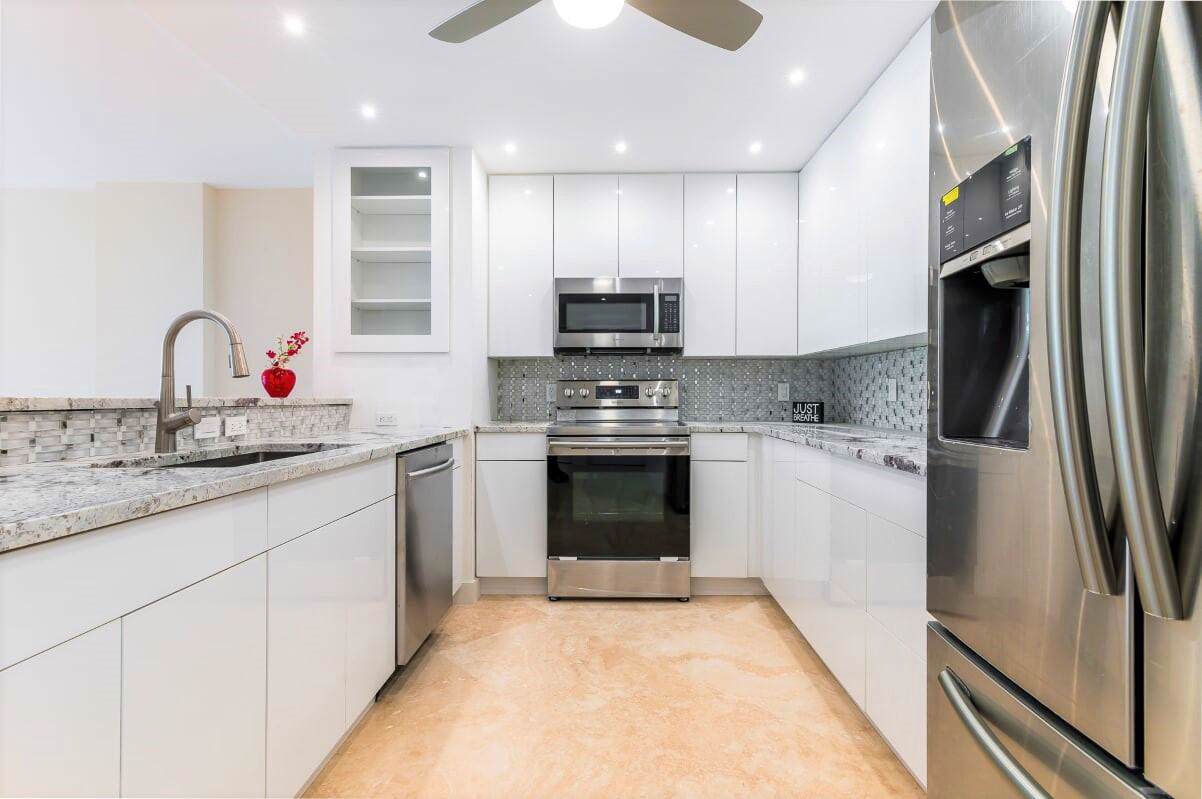 1147 Hillsboro Mile - Photo 1