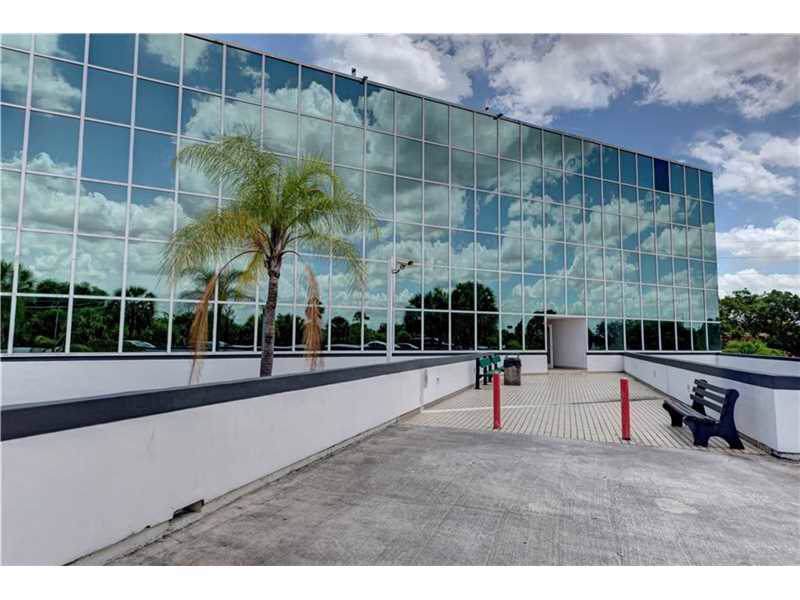 2701 Oakland Park Boulevard - Photo 1