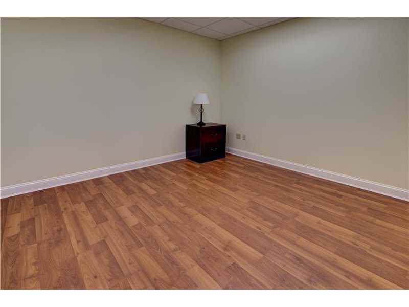 2701 Oakland Park Boulevard - Photo 1
