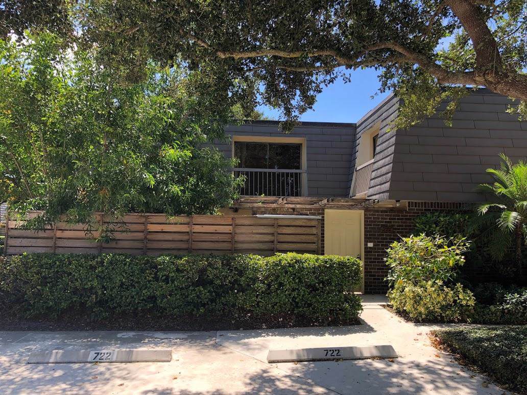 722 7th Terrace - Photo 1