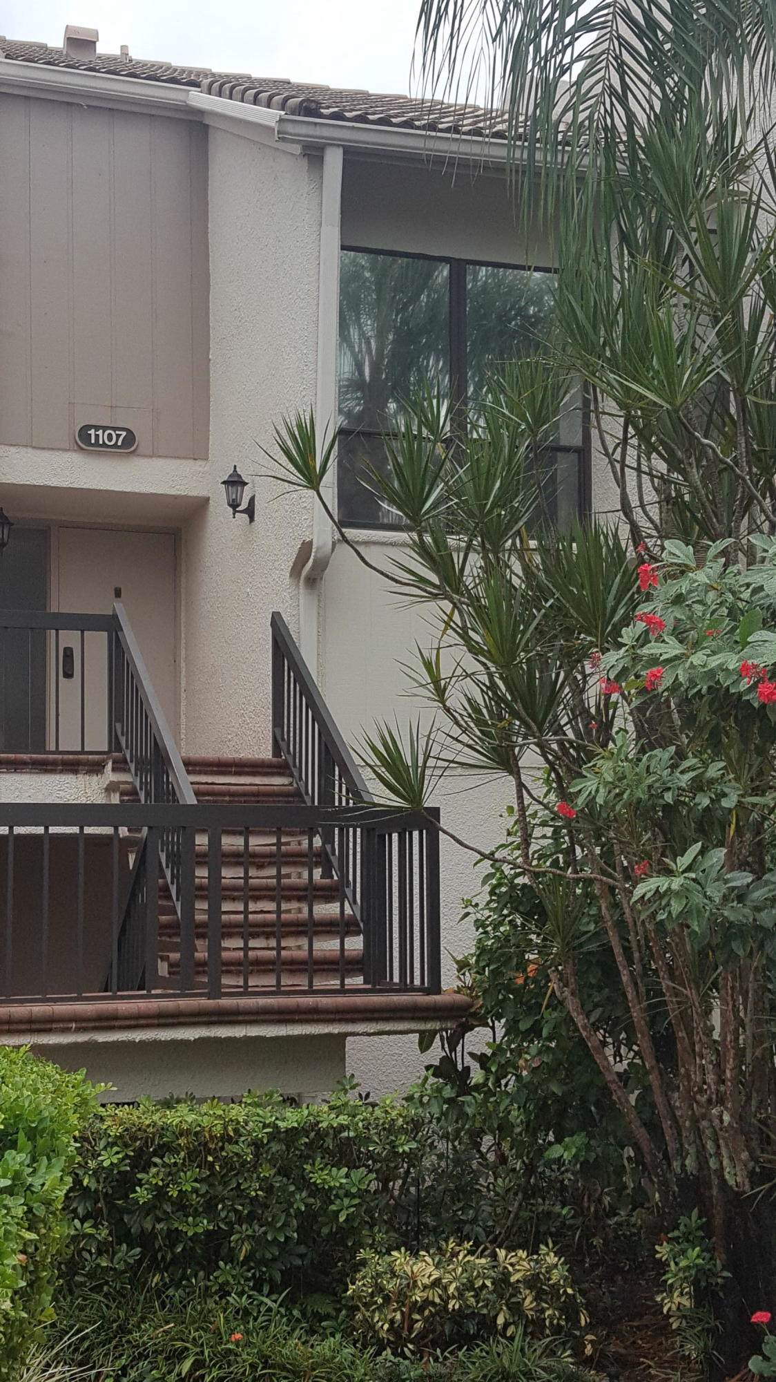 1107 Bridgewood Drive - Photo 1