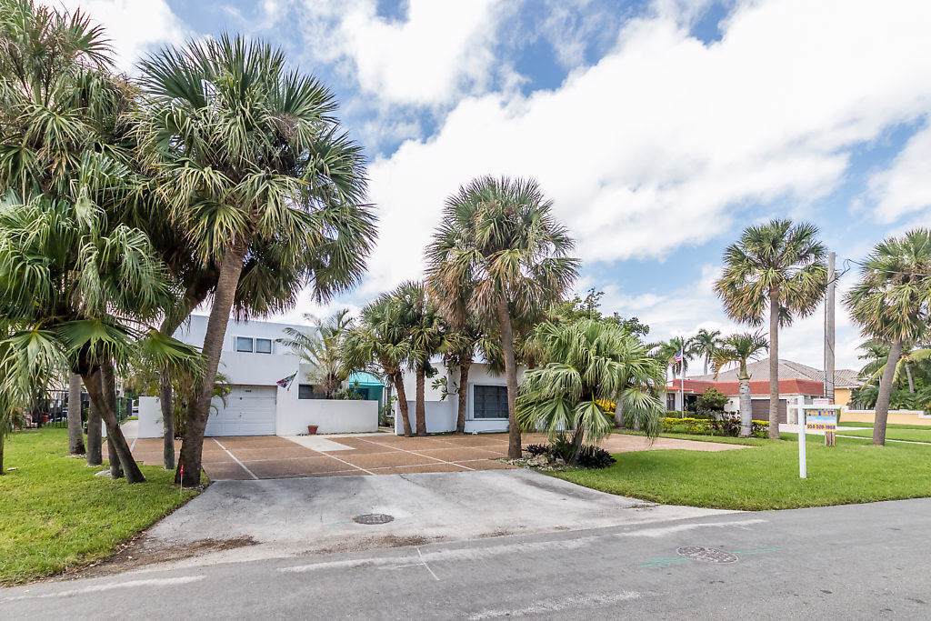 1803 Riverside Drive - Photo 1