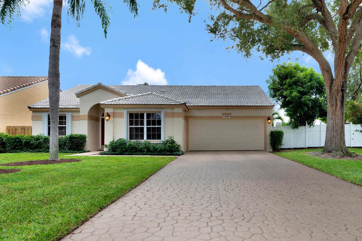 1091 Roble Way - Photo 1