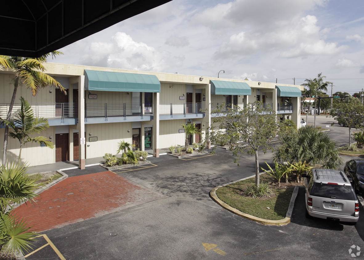 2331 State Road 7 - Photo 1