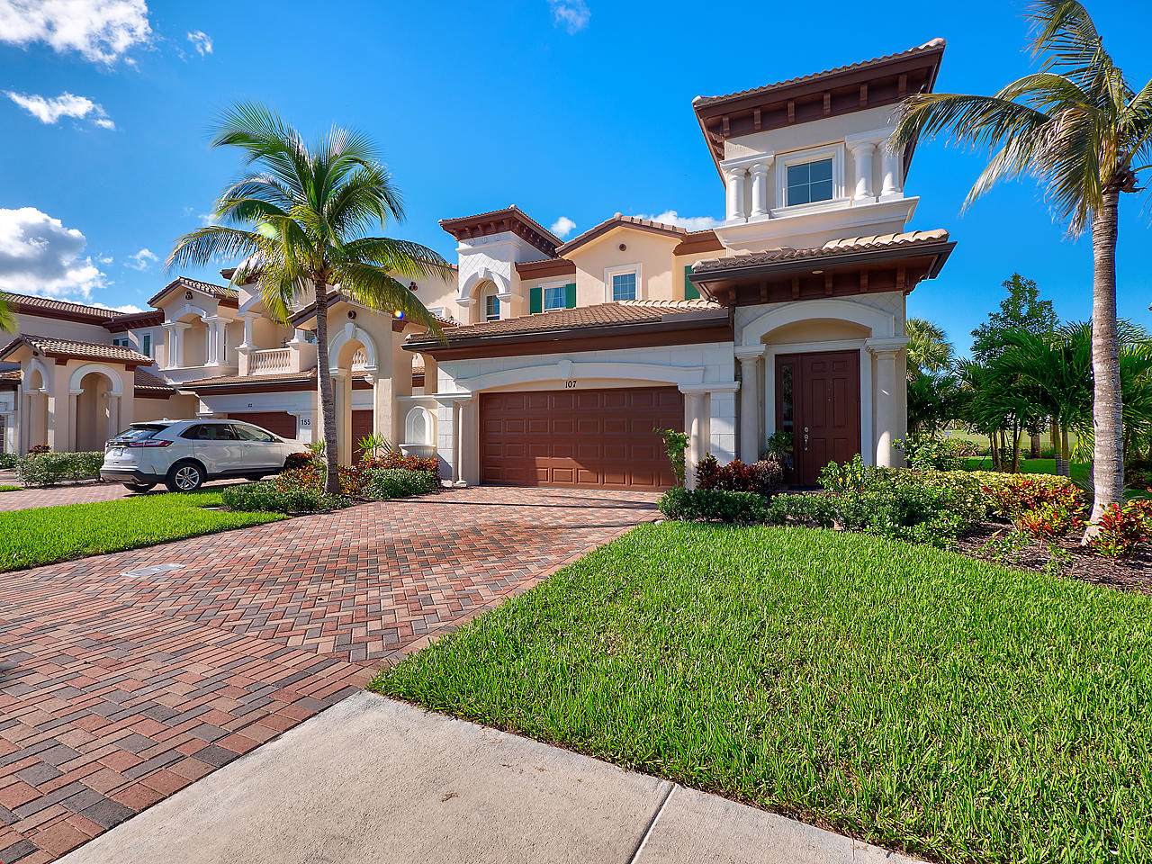155 Tresana Boulevard - Photo 1