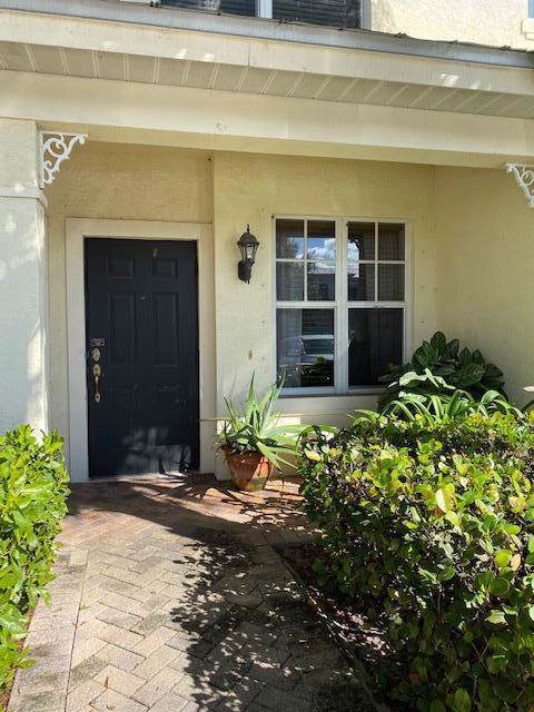 2532 Creekside Drive - Photo 1