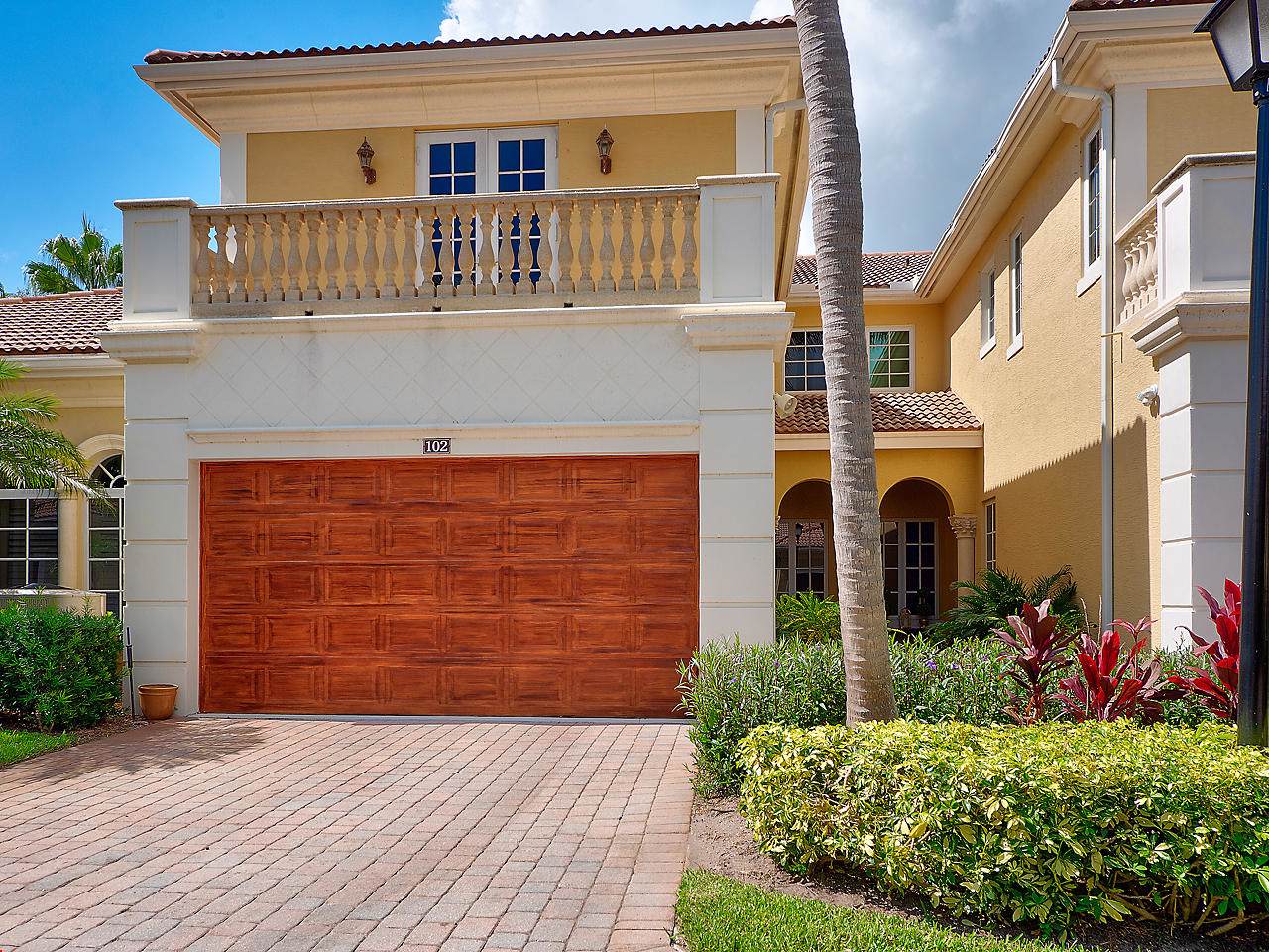 102 Renaissance Drive - Photo 1