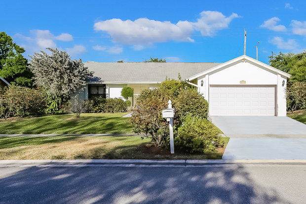 222 Parkwood Drive - Photo 1