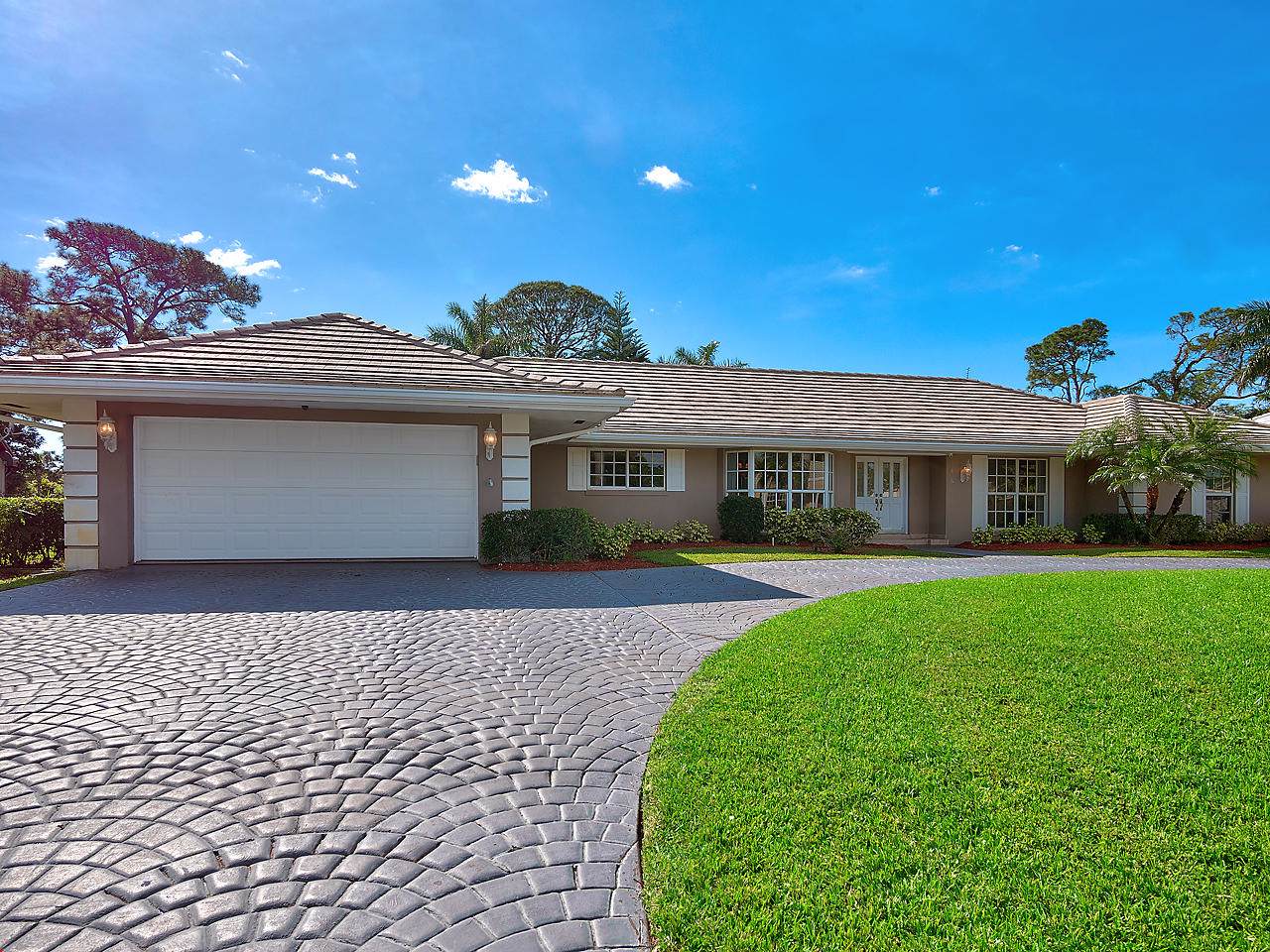 405 Muirfield Drive - Photo 1