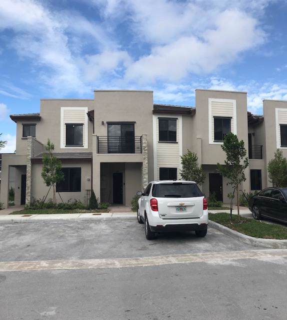 323 208 Terrace - Photo 1