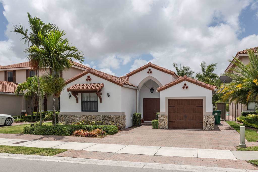 9928 10th Street - Photo 1