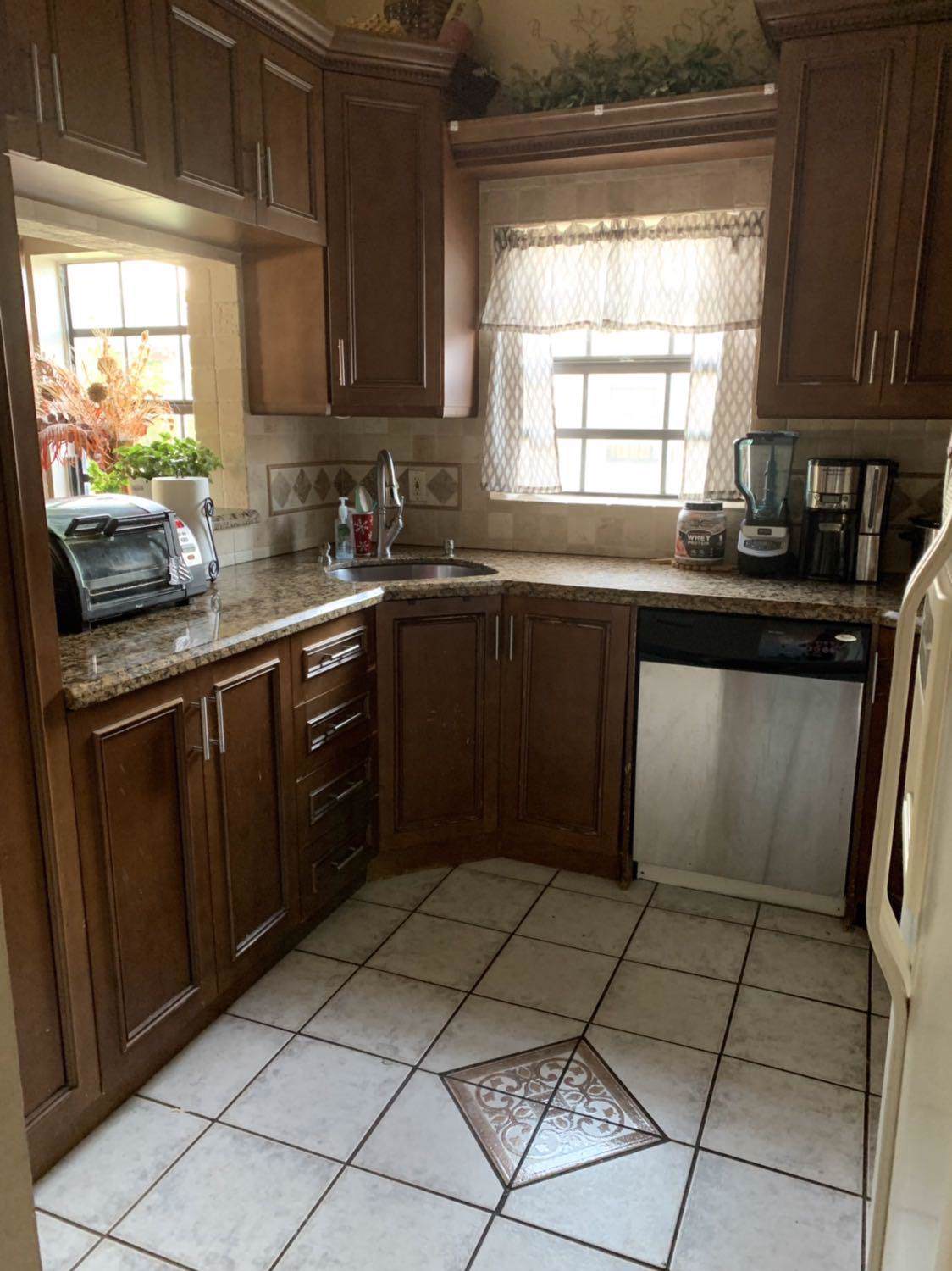 112 Freedom Court - Photo 1