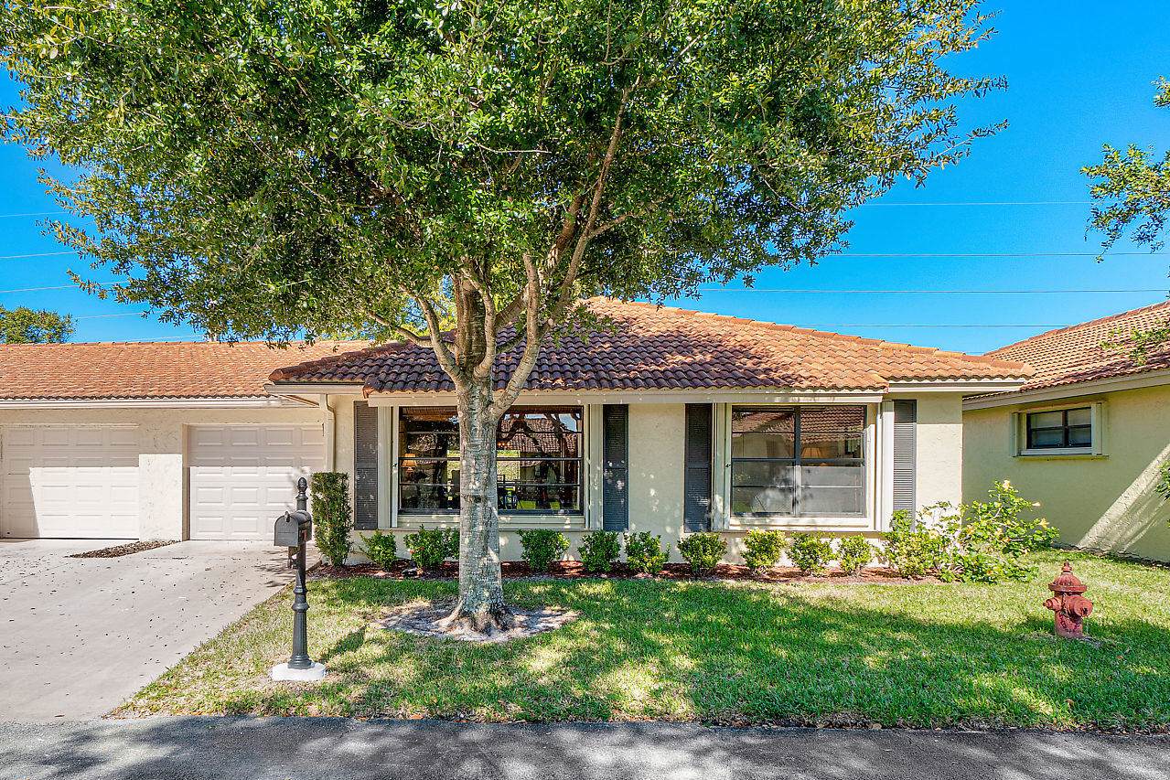 4635 Laurel Tree Road - Photo 1