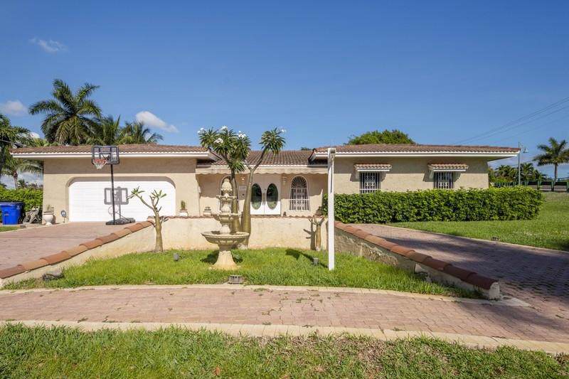 1109 12th Street - Photo 1