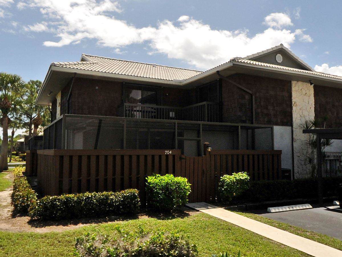 704 Camelot Gardens Boulevard - Photo 1