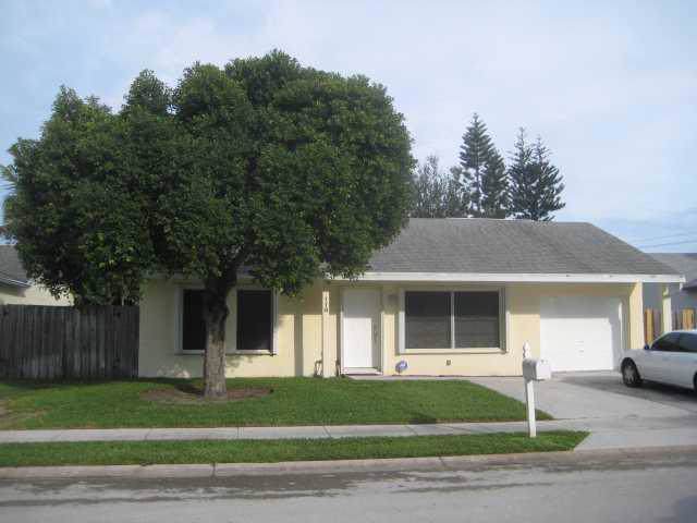 118 Banyan Circle - Photo 1