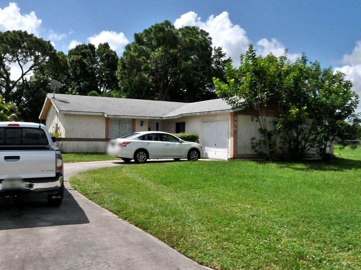 686 Everett Court - Photo 1